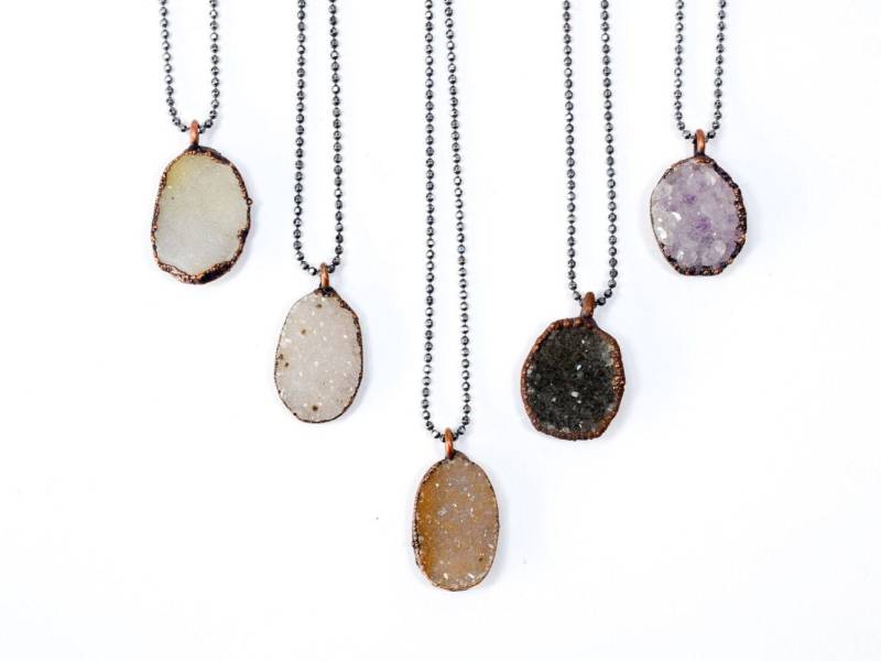 Sale Druzy Kristall Halskette | Natürlicher Anhänger Elektrogeformte Rohe Roh Schmuck Ungefärbte von HAWKHOUSE