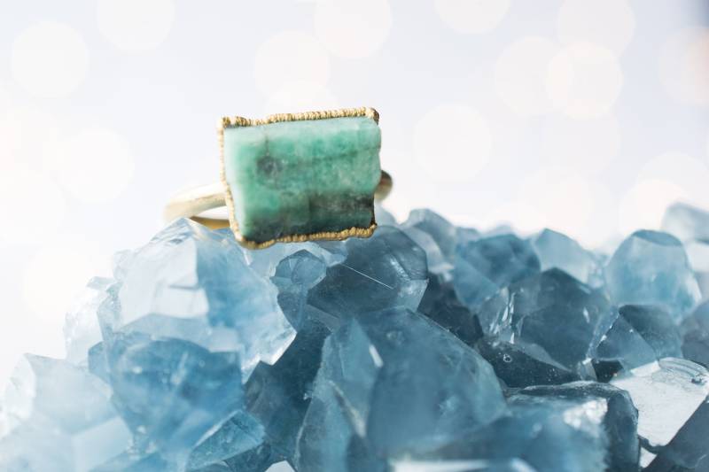 Sale Gold Smaragd Ring | Roher Rohstein Schmuck Mai Geburtsstein von HAWKHOUSE