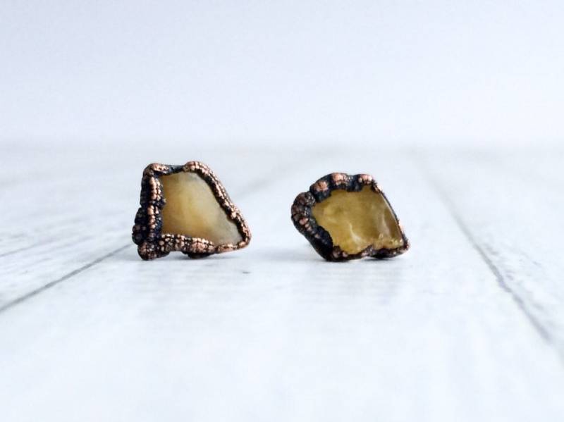 Sale Rohbernstein Ohrstecker | Ohrringe Bernsteinohrstecker Bernstein Fossil Nugget von HAWKHOUSE