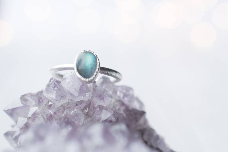 Sale Silber Labradorit Ring | Stapelring Edelstein Handgefertigter Cabochon Roher Mineralschmuck Mit von HAWKHOUSE