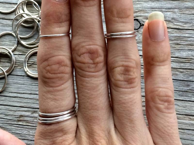 Stapelring Aus 925Er Silber | Zierliche Midi Ringe Kleine Mittlere Fingerringe Stapelringe Sterlingsilber Knöchelring von HAWKHOUSE