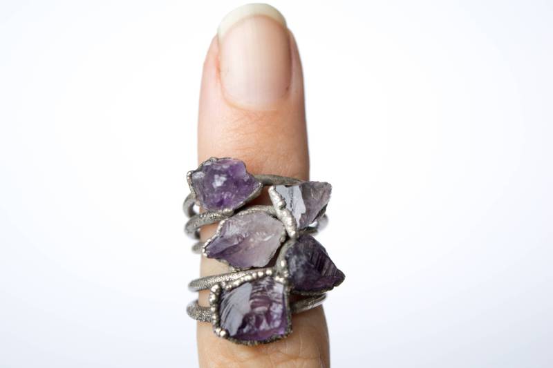 Verkauf Amethyst Ring | Amethyst Geburtsstein Stapelbarer Roher Amethystschmuck Silberring Mit von HAWKHOUSE