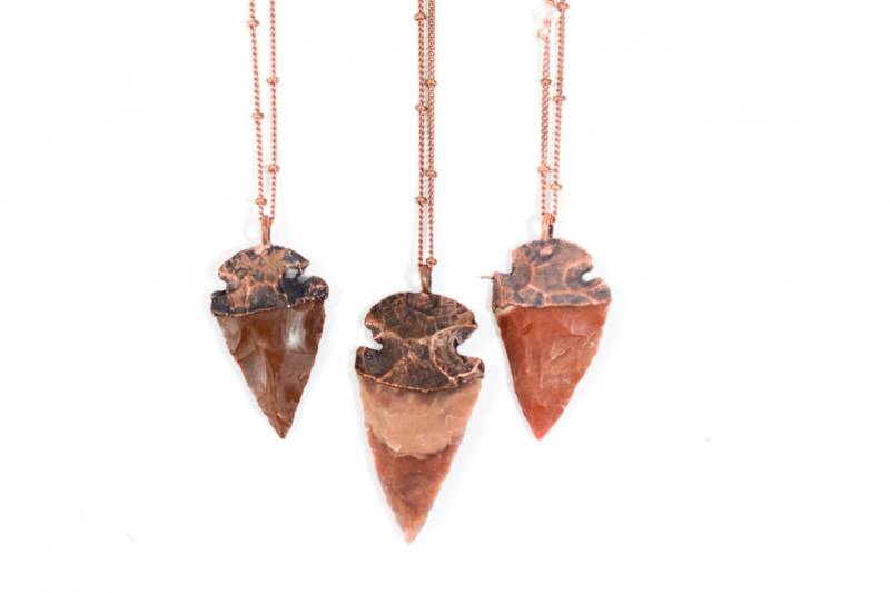 Verkauf Pfeilspitze | Geknöpfter Pfeilspitzen-Anhänger Schmuck Naturstein Geschnitzter Pfeilspitzenschmuck Herren von HAWKHOUSE