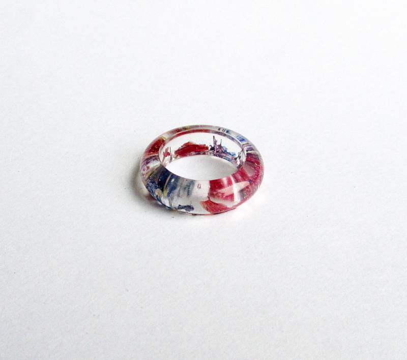 Klarer Harz Ring Mit Getrockneten Blumen - Stapelring Handgemachter Terrarium Schmuck Rot Lila Wilde Blume Rose Bluebell von HBSculptures