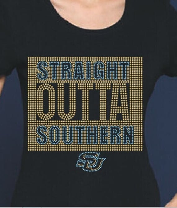 Straight Outta Südliche Su Bling Strass Verzierte Hbcu T-Shirt Straight Outta Südliche Su Bling Strass Verzierte Hbcu T-Shirt von HDBLING