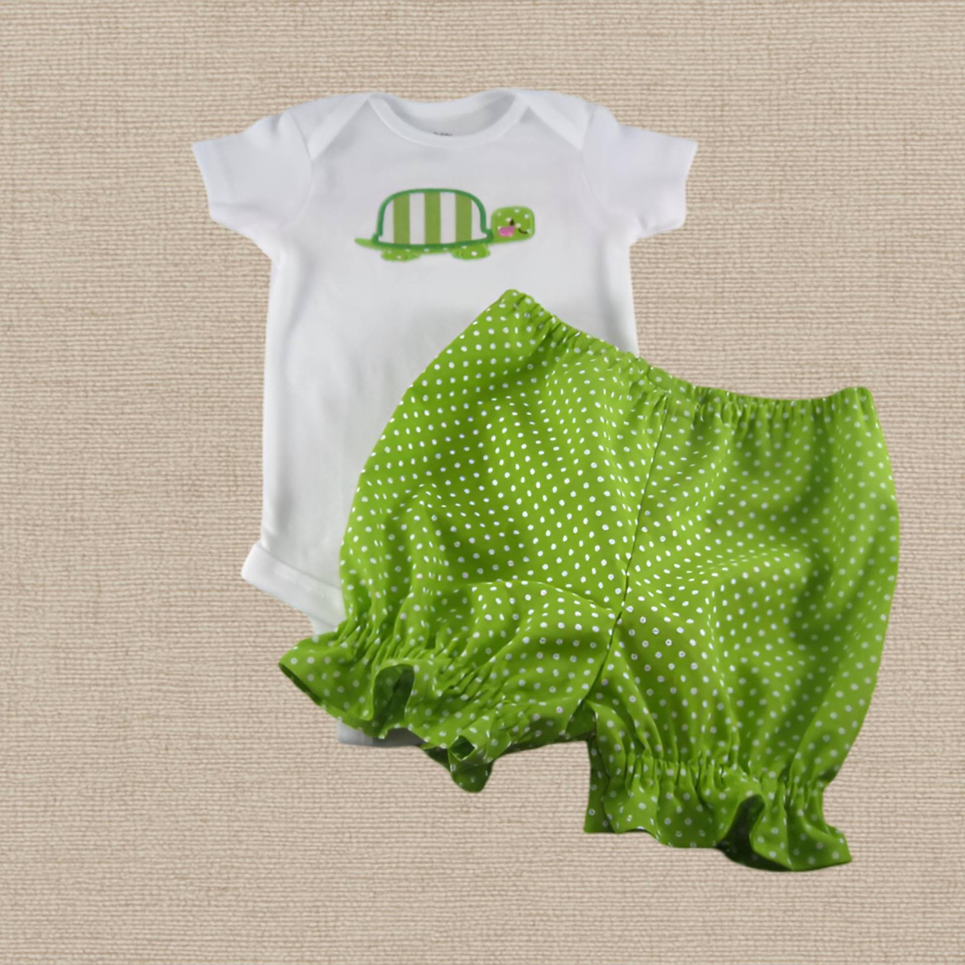 Schildkröte Baby Mädchen Outfit | Bestickter Bodysuit & Geraffte Pumphose Neugeborene Kleidung Baby-Dusche-Geschenk Für Applizierte Schildkröte Baby Mädchen Outfit | Bestickter Bodysuit & Geraffte Pumphose Neugeborene Kleidung Baby-Dusche-Geschenk Für Applizierte von HDDBoutique
