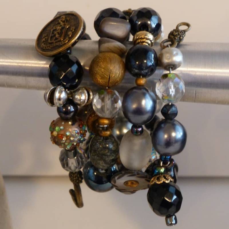 Handgefädeltes Kristall - Und Metallwickelarmband Vintage-Perlen, Hergestellt in Den Usa Handgefädeltes Kristall - Und Metallwickelarmband Vintage-Perlen, Hergestellt in Den Usa von HEARTFELTFAVORITES