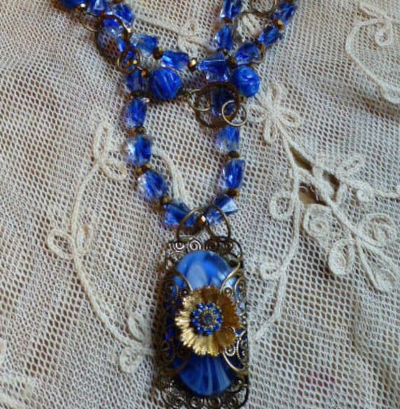 Vintage Funkelnde Blaue Kristallperlen 3-Lagige Handgefädelte Halskette, Einzigartig, Qualität in Handarbeit Hergestellt Den Usa Vintage Funkelnde Blaue Kristallperlen 3-Lagige Handgefädelte Halskette, Einzigartig, Qualität in Handarbeit Hergestellt Den Usa von HEARTFELTFAVORITES