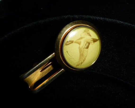 Vintage Hickok Vergoldete Krawattenklammer Gewölbter Enten-Entwurf Vintage Hickok Vergoldete Krawattenklammer Gewölbter Enten-Entwurf von HEARTFELTFAVORITES