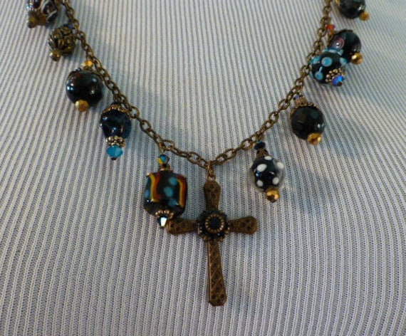 Vintage Inspirierte Perlenkreuz Halskette Swarovski Kristall, Antikmessing, Handgefertigt Usa von HEARTFELTFAVORITES