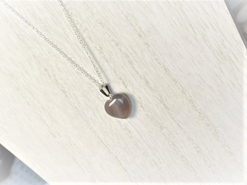 Graue Achat Herz Halskette, 15mm Kristalle, Herzförmige Kristalle von HEARTOFGARNETLLC
