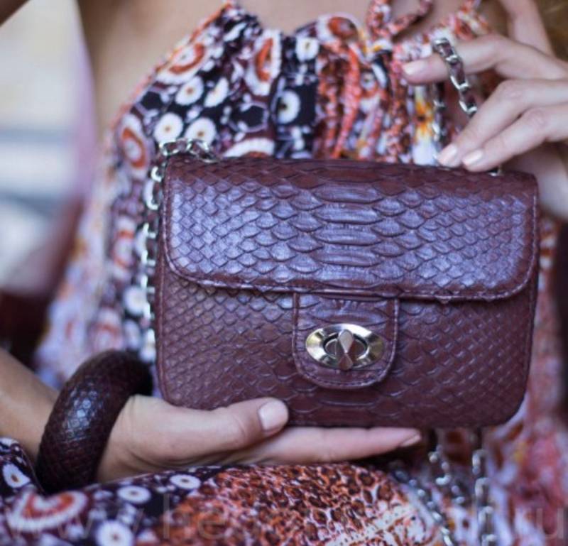 Echte Python-Haut - Dunkelbraune Umhängetasche | Verstellbare Kette Klasse Elegante Schlange Crossbody Kleine Dame Sommertasche Braune Python von HEDONISTBALI