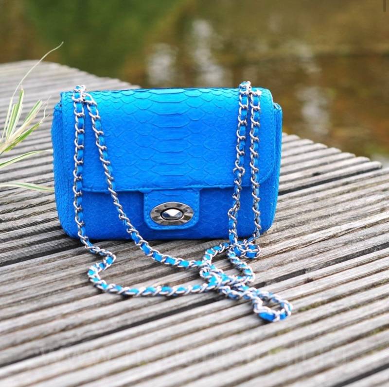 Echte Python-Haut-Türkis Umhängetasche | Verstellbare Kette Klasse Elegante Schlange Crossbody Kleine Dame Sommertasche Blau Aqua Python Geldbörse von HEDONISTBALI