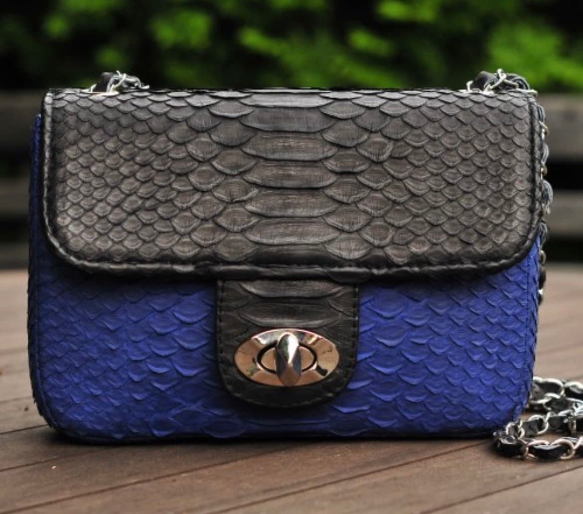 Echte Python-Haut-Umhängetasche Schwarz Und Blau | Verstellbare Kette Classy Elegant Crossbody Kleine Lady Bag Python Colorblockgeldbörse Echte Python-Haut-Umhängetasche Schwarz Und Blau | Verstellbare Kette Classy Elegant Crossbody Kleine Lady Bag Python Colorblockgeldbörse von HEDONISTBALI
