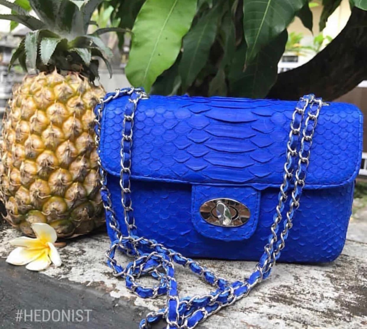 Royal Blaue Umhängetasche Aus Echter Python-Haut | Verstellbare Kette Edel Elegante Crossbody Kleine Damentasche Sommertasche Python Geldbörse von HEDONISTBALI