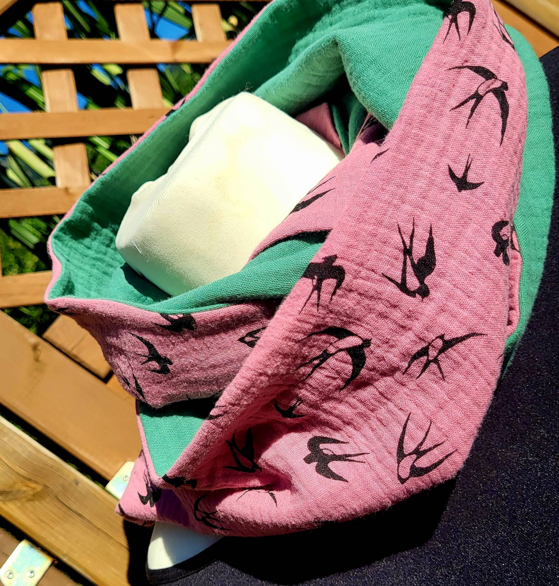 Schlauchschal Schal Musselinschal Umhang Tuch Halstuch Beere Schwalbe Waffelstoff Mint Musselinstoff Vogel Rundschal Winterschal Loop Vögel von HEIMATGFAI