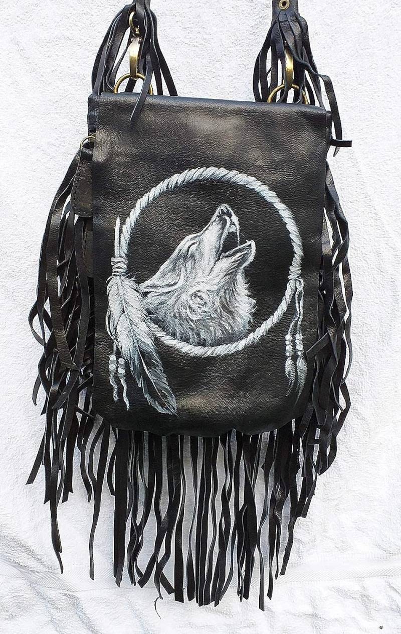 Designer Ledertasche Gürteltasche Unikat Mit Fransen Gr. 18 X 22 cm. Handbemalt Motiv Wolf 2 Leder Tasche Fransentasche von HEJOKA