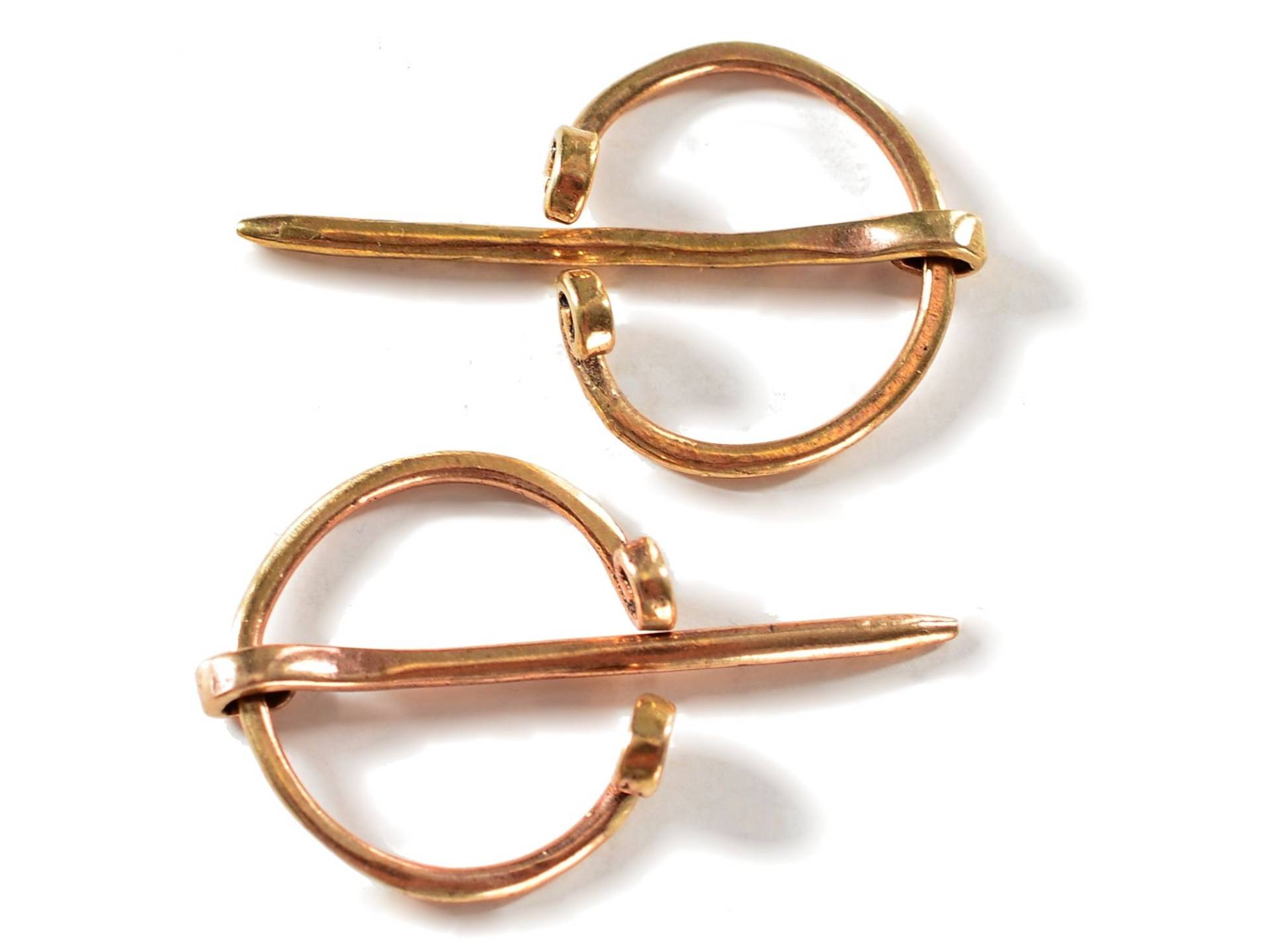 Mittelalterliche Fibel Tyr | Set 3 cm Aus Messing Golden | Wikinger Ringfibel, Anstecknadel, Hufeisenfibel Mittelalter Larp Accessoire von HEMADde