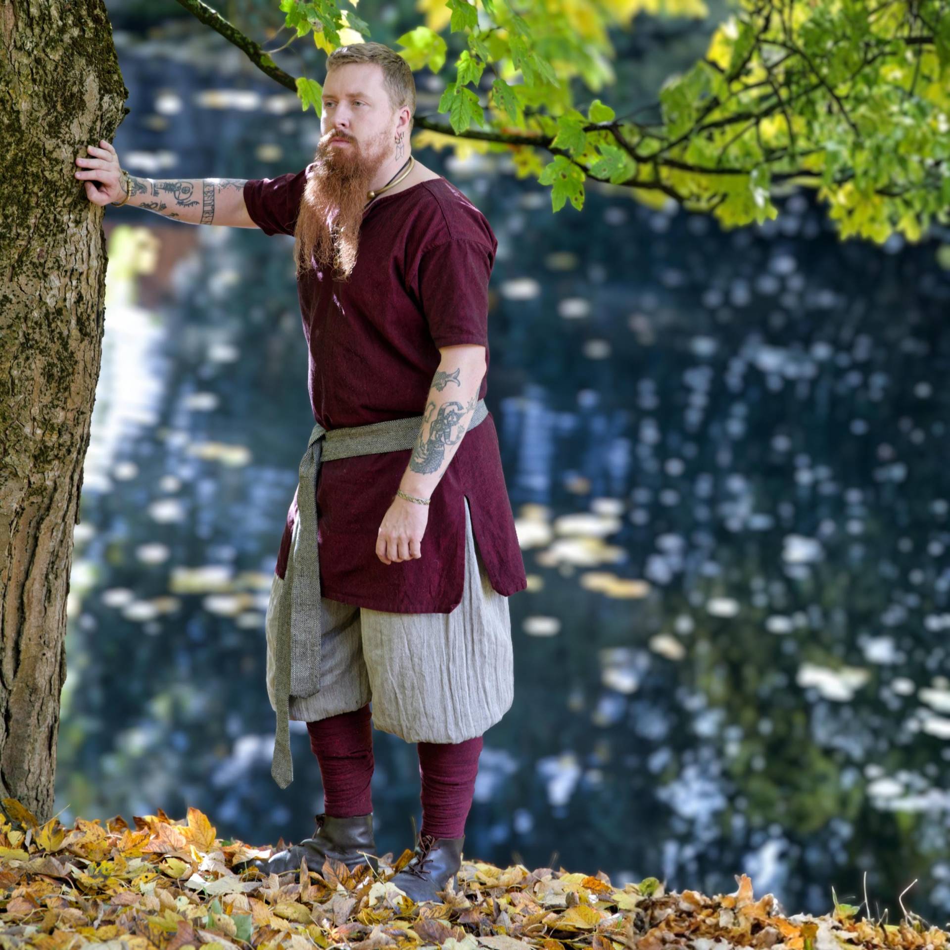 Wikinger Herren Tunika V-Kragen Kurzarm Ebo 100% Baumwolle | Mittelalter Obergewand von HEMADde