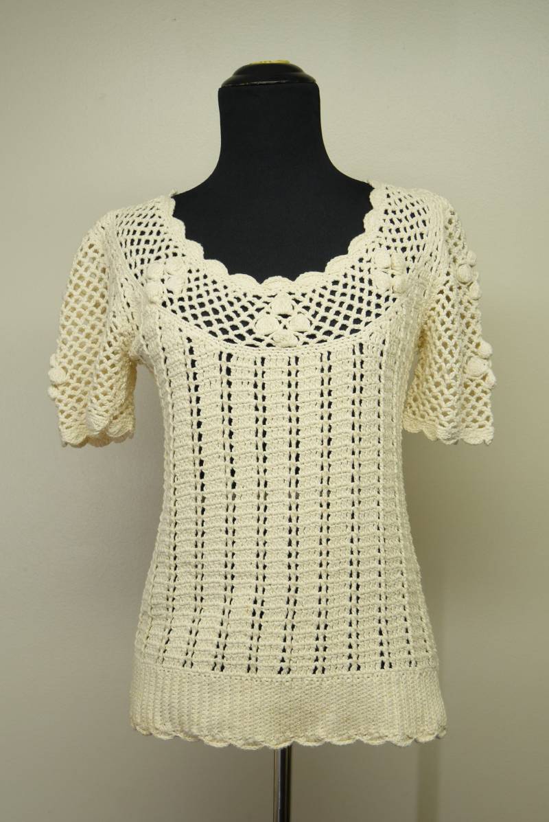 Sheree Massoquoi Boho Handmade Häkelpullover - S Sheree Massoquoi Boho Handmade Häkelpullover - S von HERCoutureResale