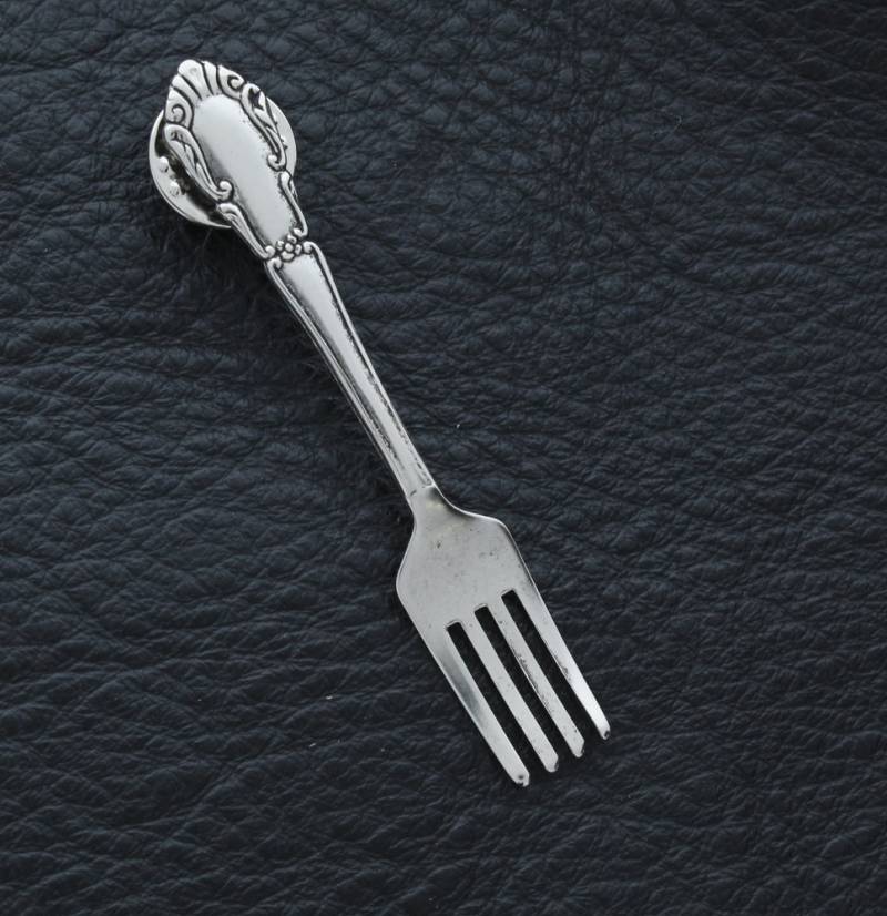 "Keep Your Fork" Anstecknadel, The Best Is Yet To Come, " Antique Silver, Handmade in Usa, 4 Stück." "Keep Your Fork" Anstecknadel, The Best Is Yet To Come, " Antique Silver, Handmade in Usa, 4 Stück." von HHHdesigns