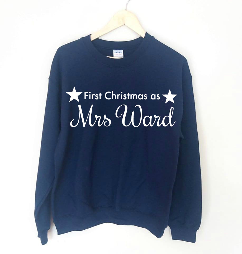 Personalisierte Erste Weihnachten Als Frau Jumper Sweatshirt Neue Braut 1. Jahrestagsgeschenk Von Mann Xmas Name Personalisiert von HHdesignUK
