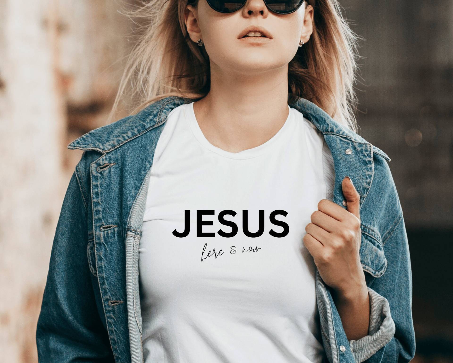 Jesus Tshirt Here & Now Jesus Tshirt Here & Now von HISTORYMAKERSDESIGNS