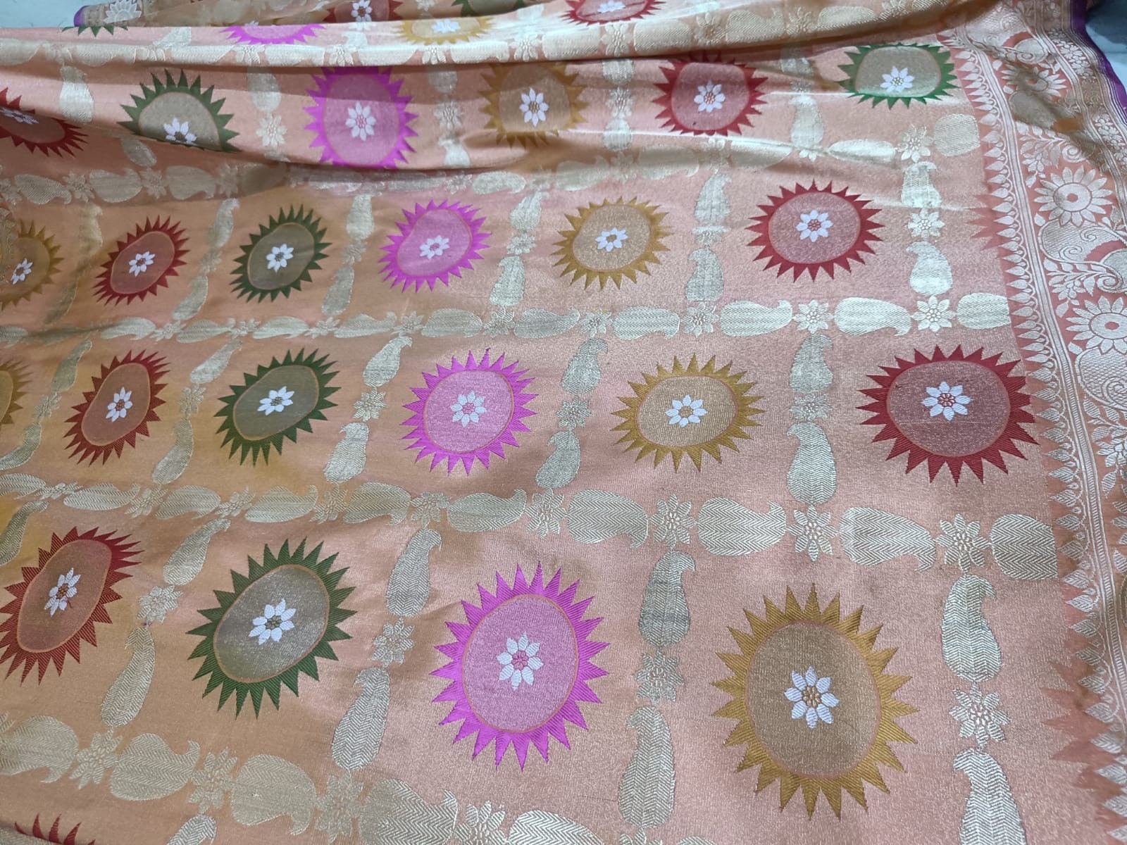 Rang Kaat Banarasi Saree Aus Reiner Seide Sari Traditioneller Für Hochzeit Buti Kadhhua Handloom Designer Saree von HITESHTEXTILES