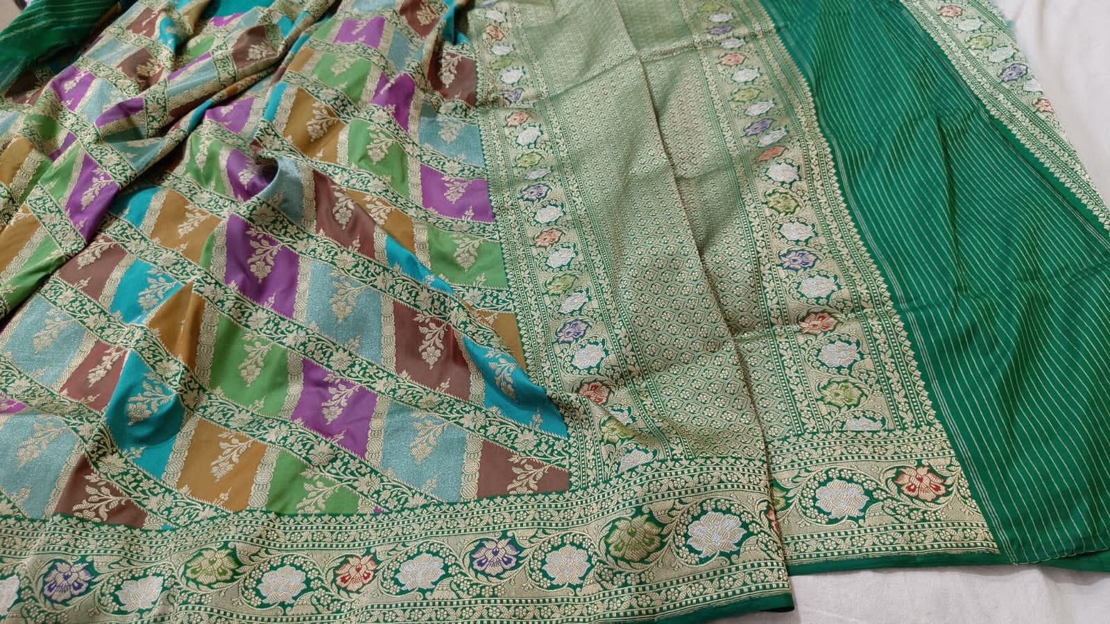 Rang Kaat Banarasi Saree Reine Seide Sari Traditioneller Für Hochzeit Buti Kadhhua Handloom Designer von HITESHTEXTILES