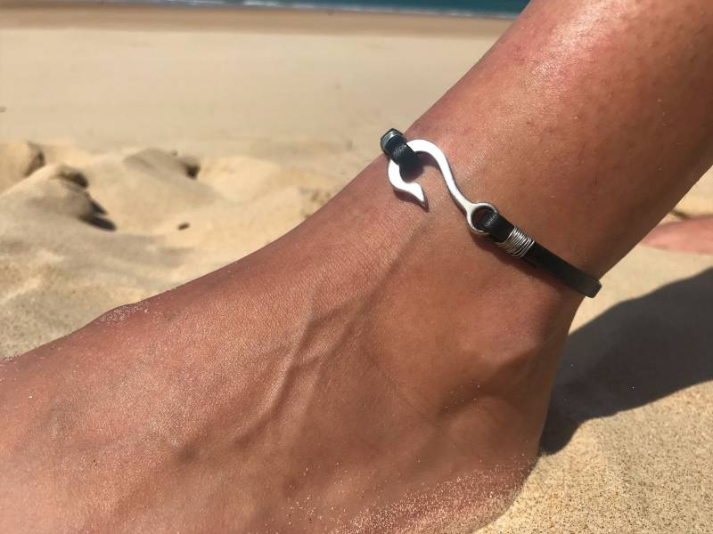Fisch Haken Leder Fußkettchen, Unisex Strand Boho Style von HITUK