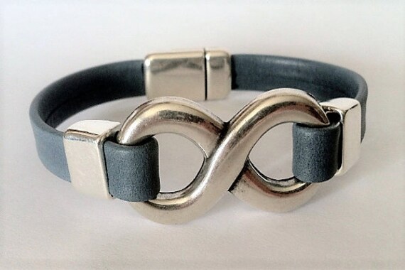 Graues Leder Infinity Armband, Personalisiertes Armband von HITUK