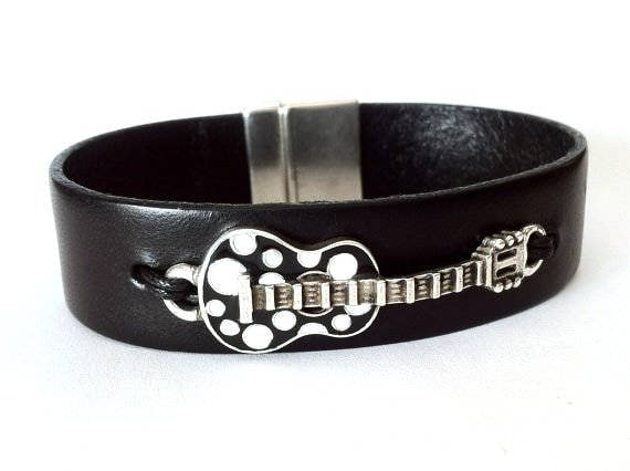 Herren Leder Gitarrenarmband, Zamak Rock Musik Manschette, Gitarrist Geschenk von HITUK