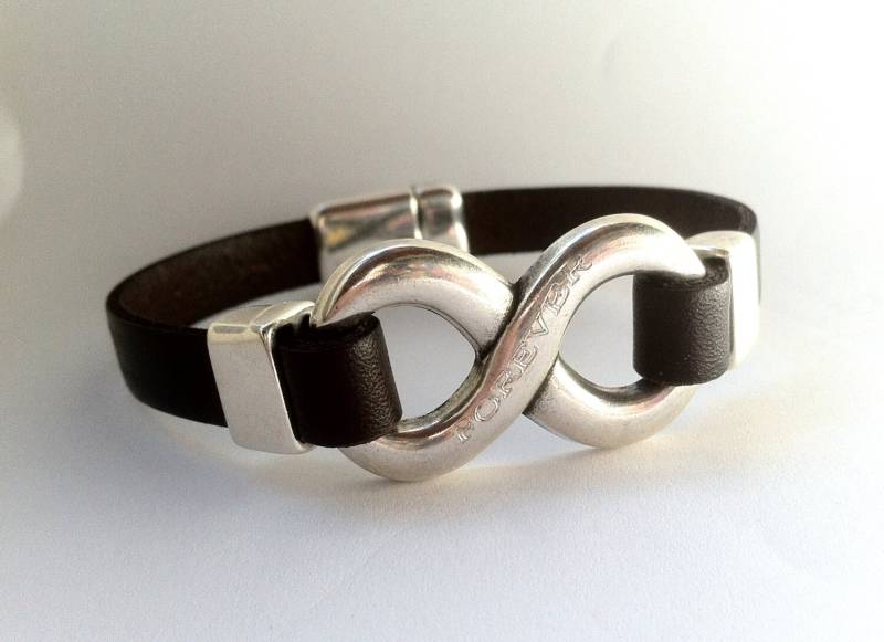 Personalisiertes Herren Leder Infinity Armband Zamak Verschluss Mit Gravur von HITUK