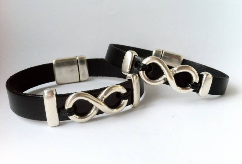 Unendlich Leder Paar Armbänder, Graviert Magnetverschluss, Schwarze Armbänder von HITUK