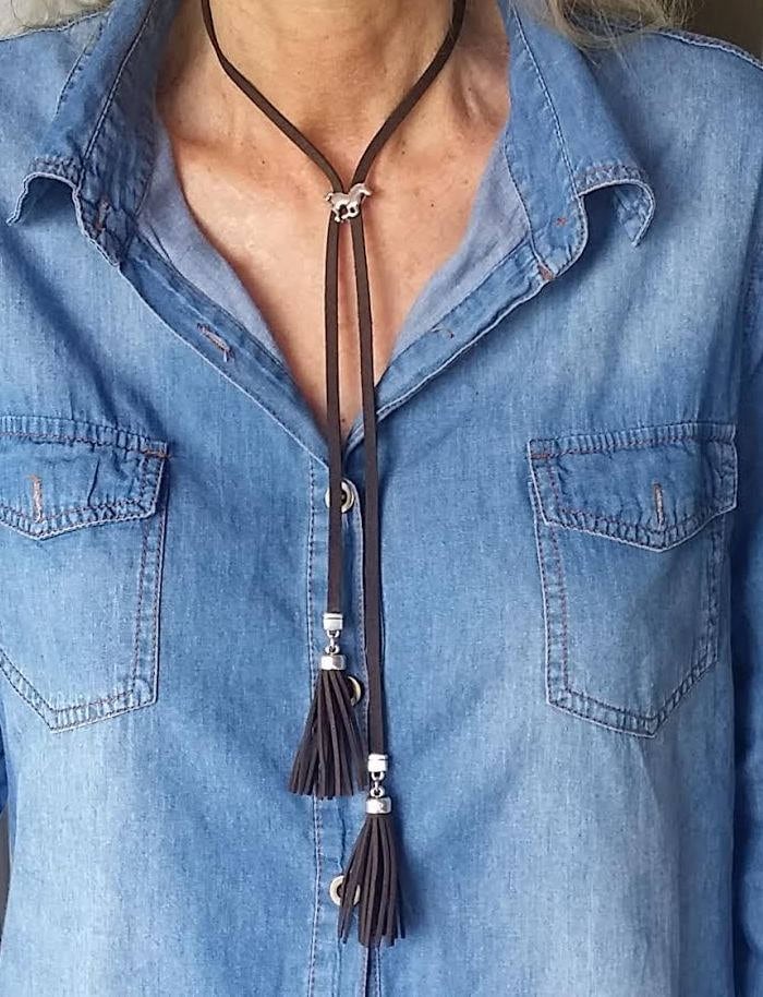 Wildleder Pferde Bolo Halskette, Verstellbarer Reiter Anhänger von HITUK