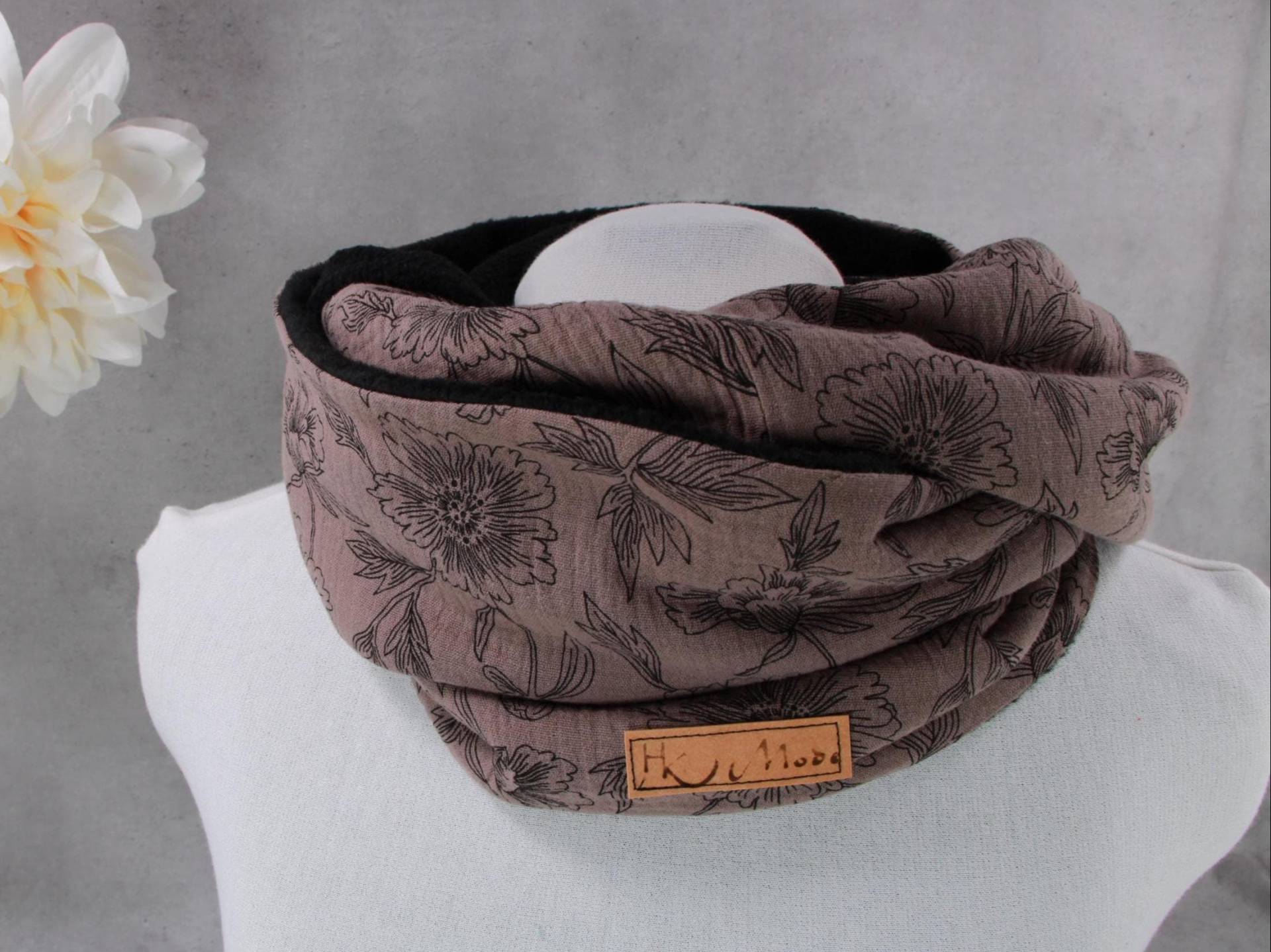 Musselin Loop Schal Mit Fleece, Damen Schlauchschal, Taupe Zartem Blumenmuster von HKModeHandmade