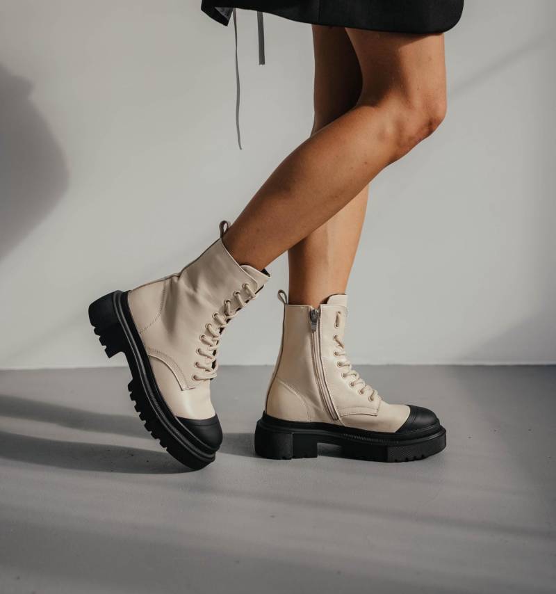 Milchlederstiefel Mit Schwarzem Zehendetail, Seitlichem Reißverschluss, Zwei Futteroptionen Fleece Oder Schaffell, Handgefertigtes Schuhwerk von HL17zapateria