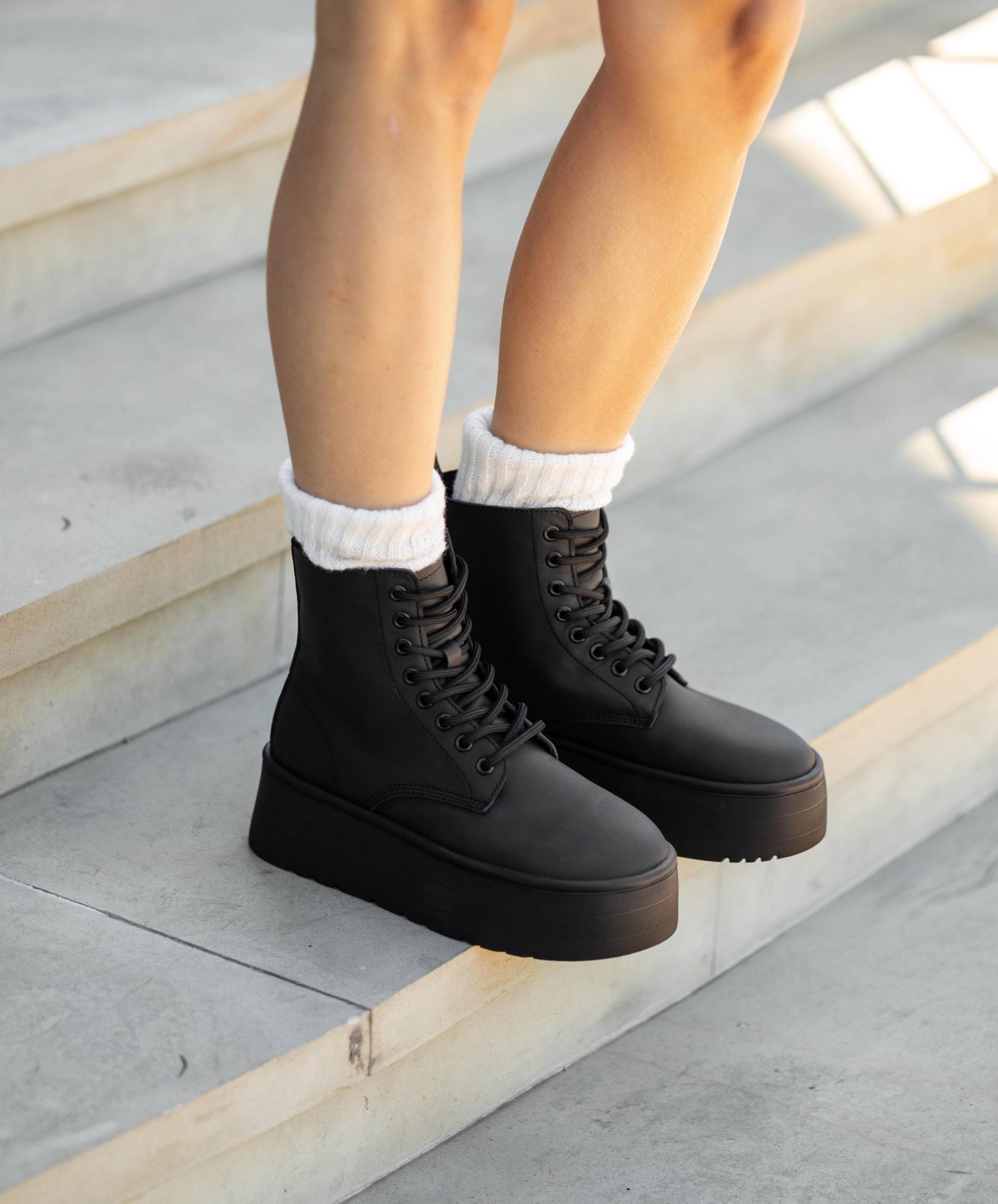 Schwarze Stiefel Aus Mattem Leder | Damenstiefel Echtem Mit Leichtem 4, 5 cm Plateau Und Warmem Futter Handgefertigte Schuhe von HL17zapateria