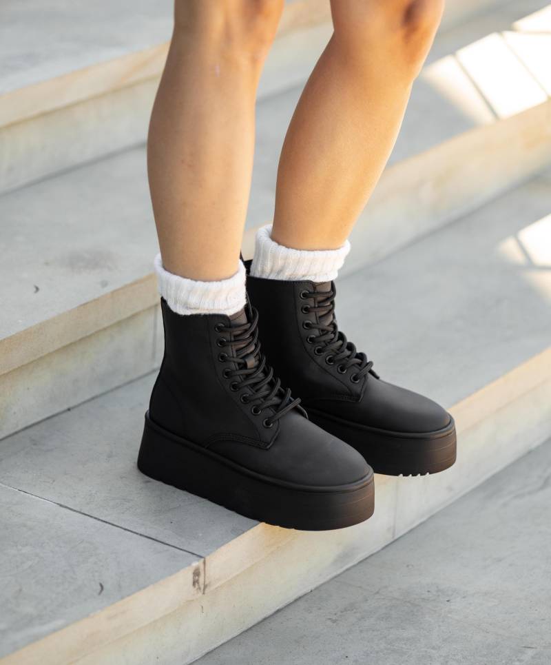 Schwarze Stiefel Aus Mattem Leder | Damenstiefel Echtem Mit Leichtem 4, 5 cm Plateau Und Warmem Futter Handgefertigte Schuhe von HL17zapateria