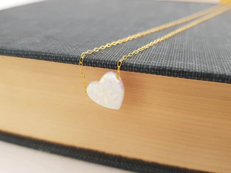 Herz Opal Halskette Geschenk Für Frauen Zierliche Gold Mit Weißer Anhänger Liebe Schmuck Zeitlose Geliebte Menschen von HLcollection