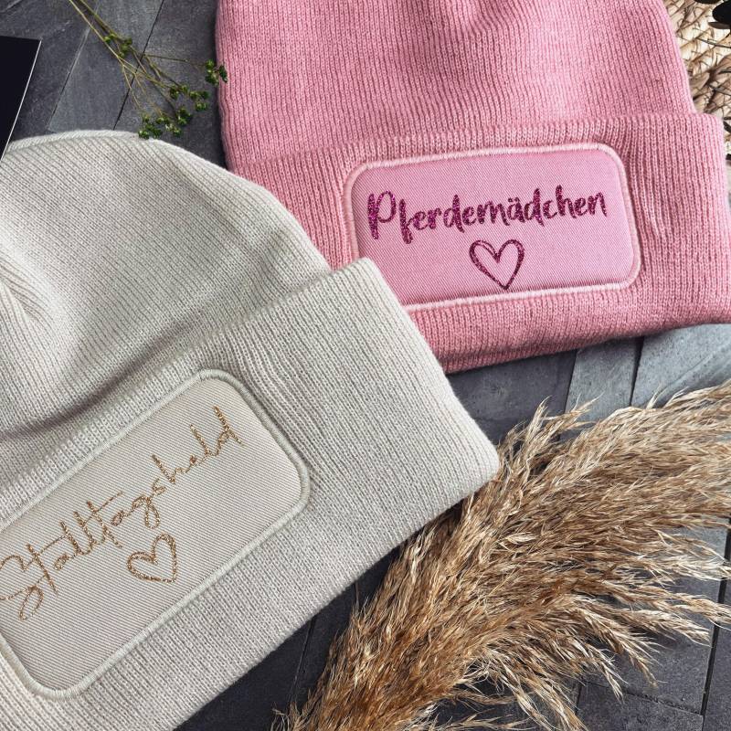 Mütze Beanie Pferdemädchen Individuell Personalisiert Wintermütze Mütze Beanie Pferdemädchen Individuell Personalisiert Wintermütze von HMDesignrundumsPferd