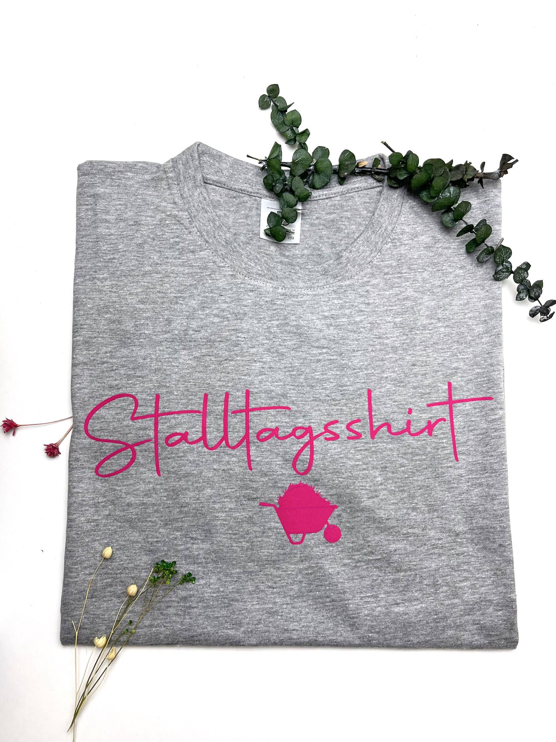 Tshirt Stall Pferde Shirt Mit Pferdespruch Stallshirt Pferdemädchen Tshirt Stall Pferde Shirt Mit Pferdespruch Stallshirt Pferdemädchen von HMDesignrundumsPferd