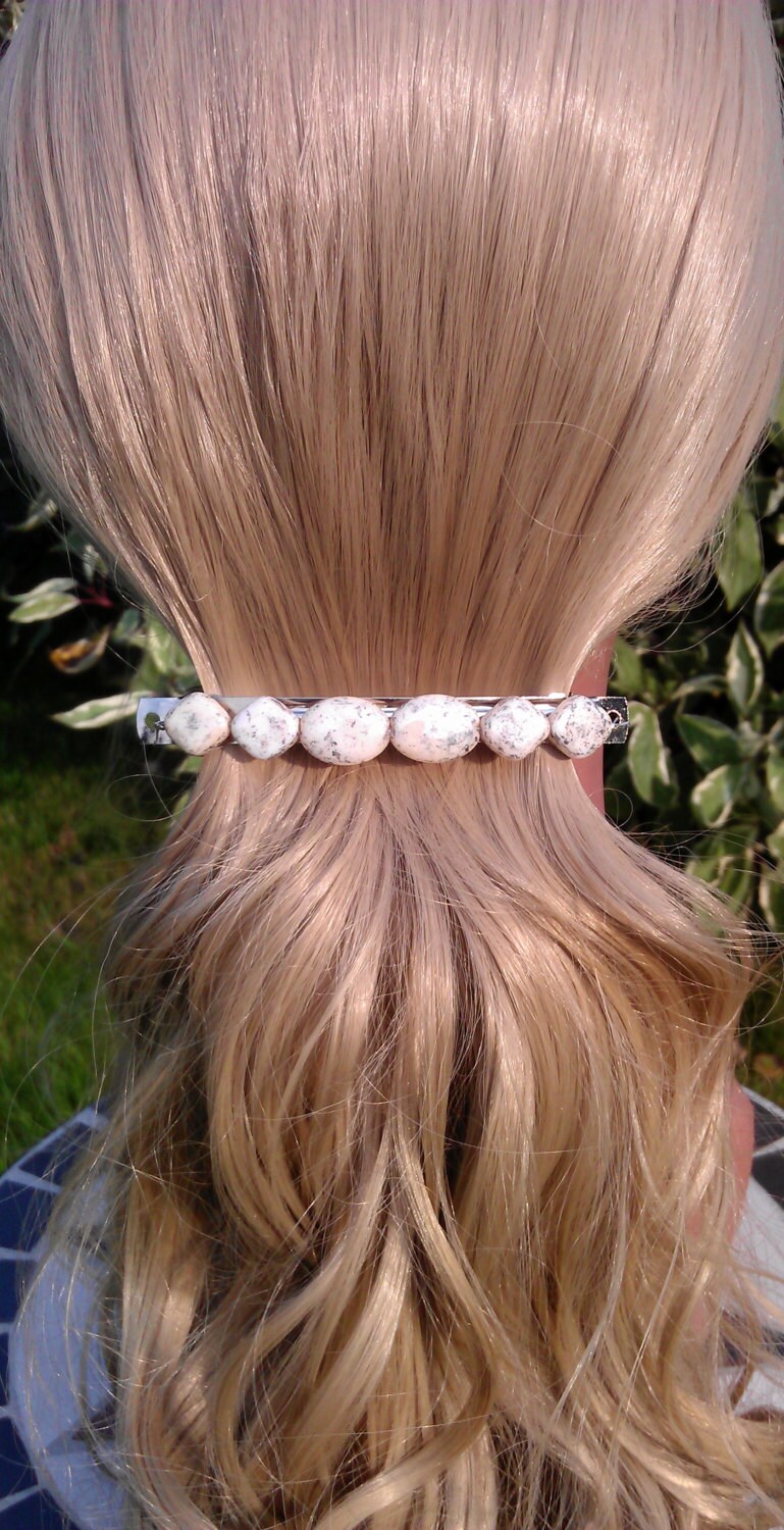 Creme Und Grau/Grün Speckstein Haarspange Creme Und Grau/Grün Speckstein Haarspange von HMRMCrafts