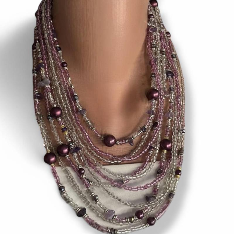 Handgefertigte, Boho Style Chic, Multi Strand Perlenkette Mit Amethyst Und Kristallen von HMbySemraAscioglu