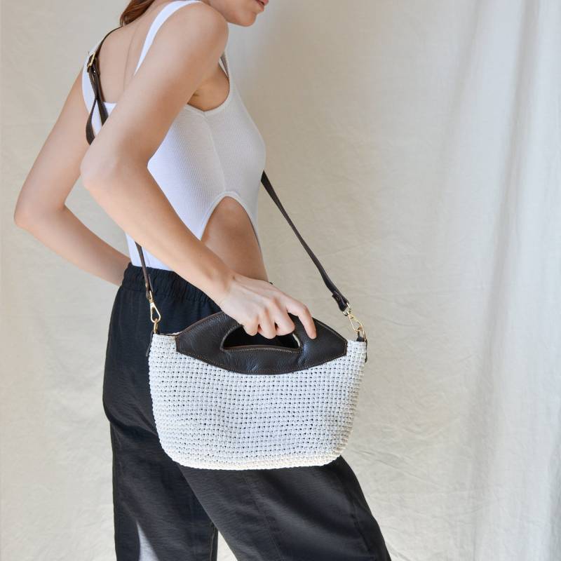 Gehäkelte Umhängetasche Aus Bast Stroh Geldbörse Mit Lederband, Gewebte Boho Handtasche, Handgefertigte Weidentasche - Handgemachtes von HNFhandmadeknitwear