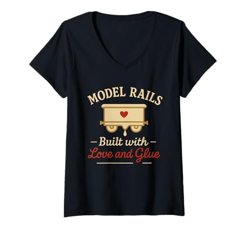 Damen Modelleisenbahn Opa Eisenbahn Hobby Dampflokomotive Layout Bauen T-Shirt mit V-Ausschnitt Damen Modelleisenbahn Opa Eisenbahn Hobby Dampflokomotive Layout Bauen T-Shirt mit V-Ausschnitt von HO Scale Railway Enthusiast Engineer Train Club