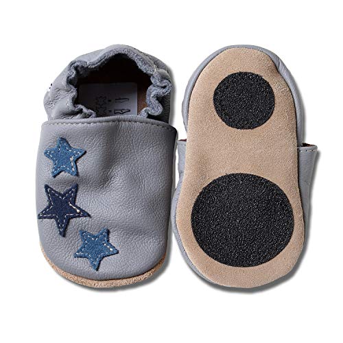 HOBEA-Germany Baby Lauflernschuhe Sterne mit Anti-Rutsch-Pads, Kinder Hausschuhe, Lederschuhe, Design: grau mit blauen Sternchen, Größe 20/21 (12-18 Mon) von HOBEA-Germany