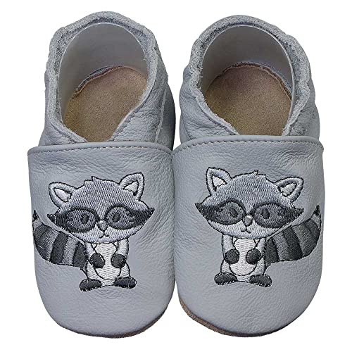 HOBEA-Germany Krabbelschuhe für Jungs und Mädchen in verschiedenen Designs, Kinderhausschuhe Jungen, Lederschuhe, Schuhgröße: 18/19, Modell Schuhe: Waschbär grau von HOBEA-Germany