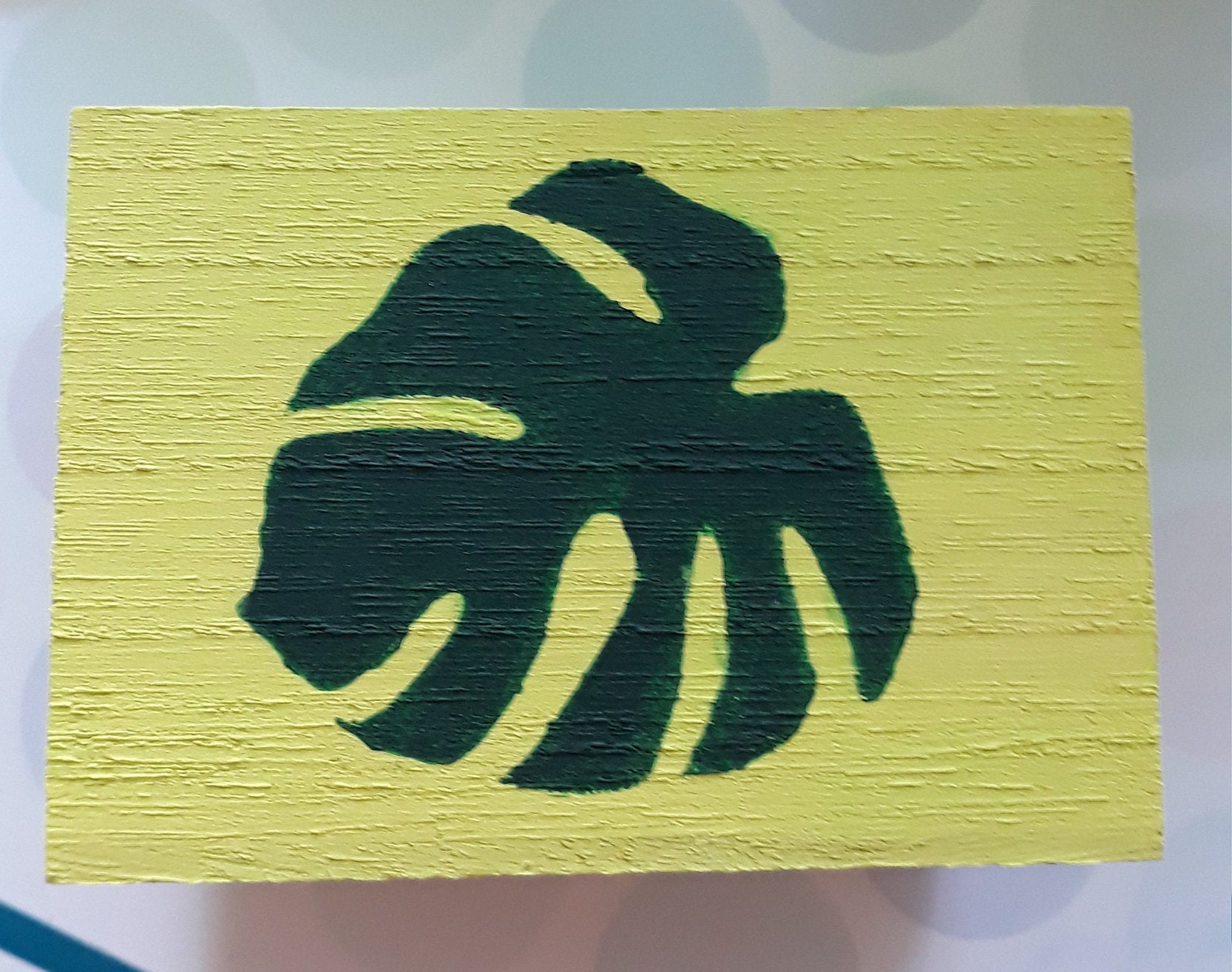 Kleine Holztruhe Zur Aufbewahrung Von Schmuck Kleine Holztruhe Zur Aufbewahrung Von Schmuck von HOFFIKREATIVEARTIKEL