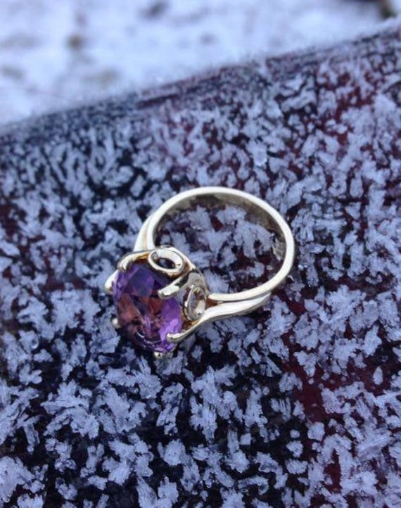 14 Karat Gelbgold Ring Mit Ovalem Amethyst, Unikat 14 Karat Gelbgold Ring Mit Ovalem Amethyst, Unikat von HOHOLM
